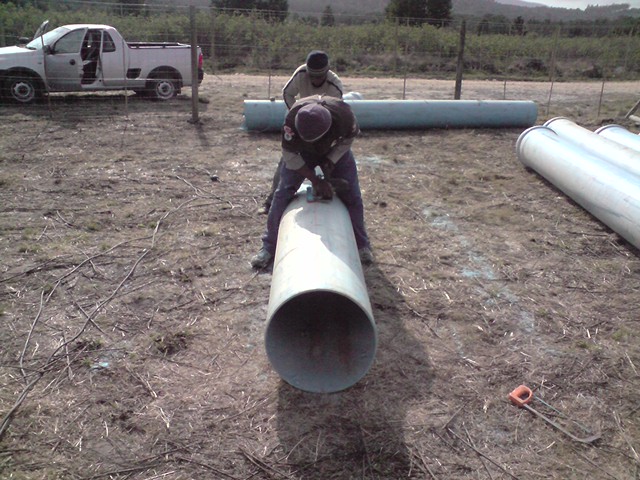 CUTTINGDAPIPES2.JPG