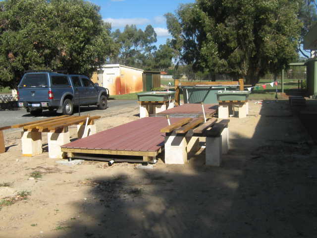 grow bed stand 02.jpg