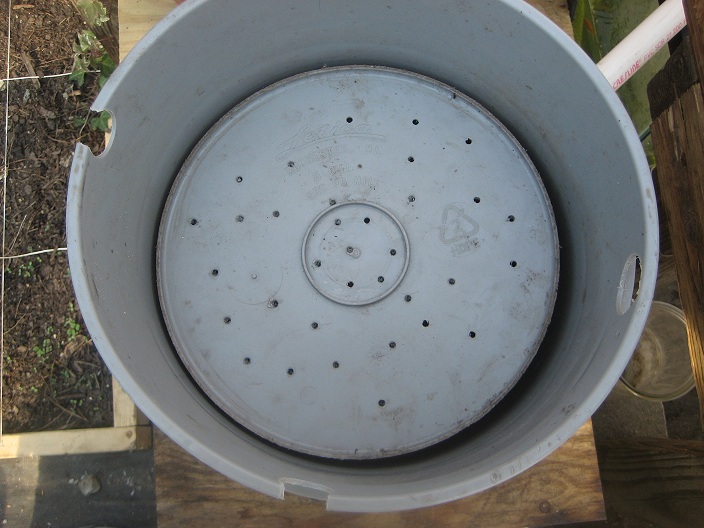 bottom bucket of tower with false bottom.JPG