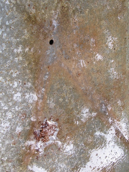 drain hole in new grow bed.jpg