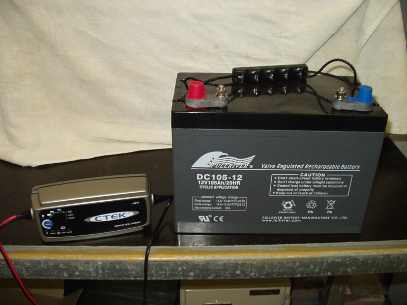 Battery and automatic charger.jpg