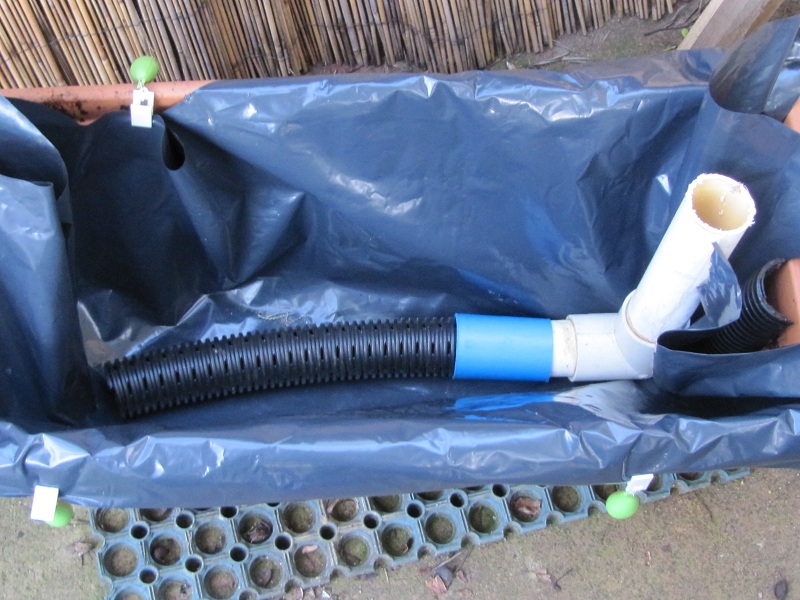 wicking planter 4 water filler pipe.jpg