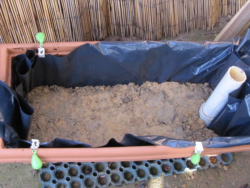 wicking planter 6 sand base.jpg