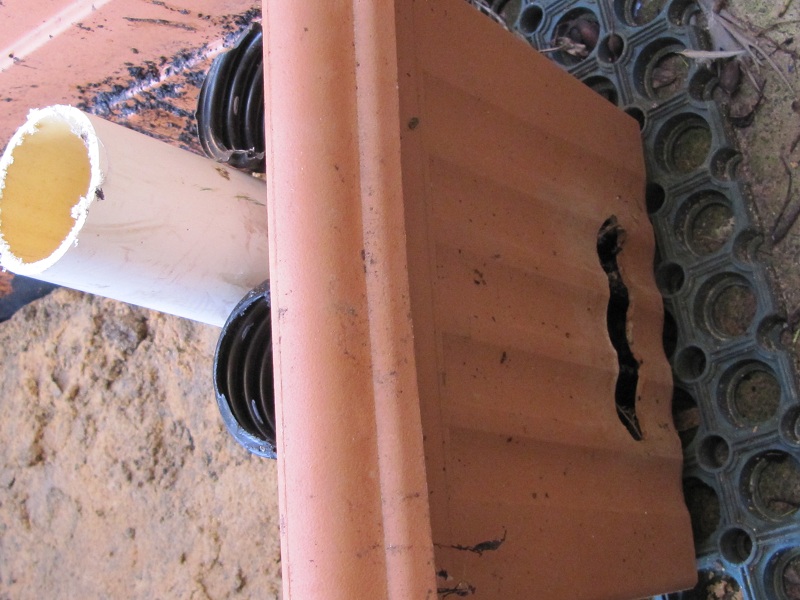 wicking planter 8 showing overflow slot.jpg