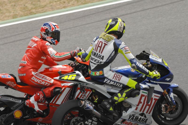 Stoner.Catalunya.Rossi.Congratulations.07.jpg