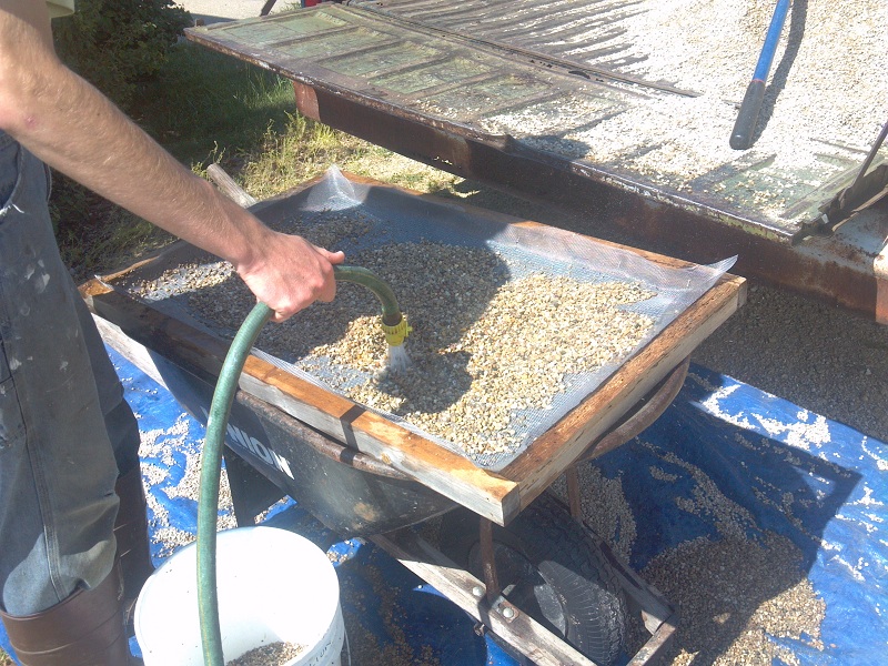 Washing Pea gravel 2.jpg