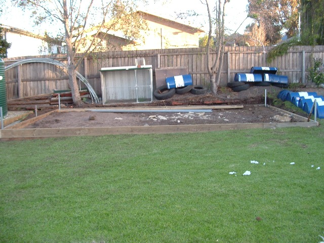 greenhouse setup june 07 010 resized.jpg