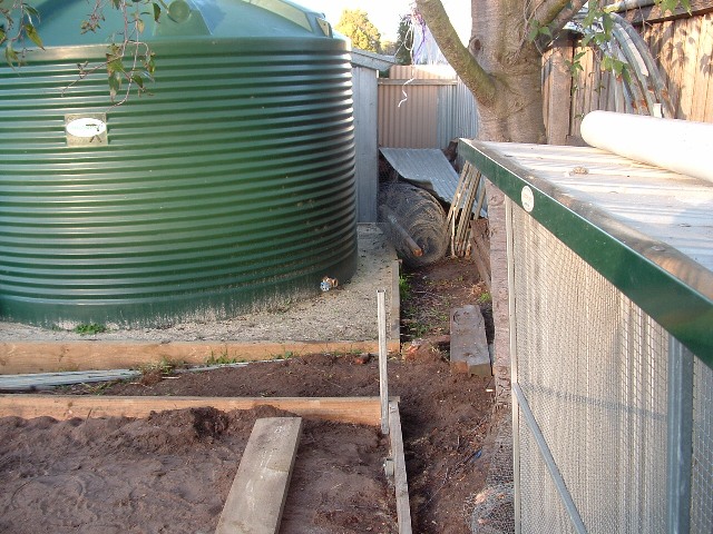greenhouse setup june 07 008 resized.jpg