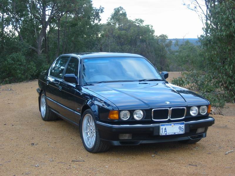 740 iL 220kw 4L V8.JPG