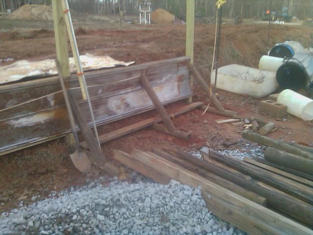 12-19-2012 retaining wall braces.jpg