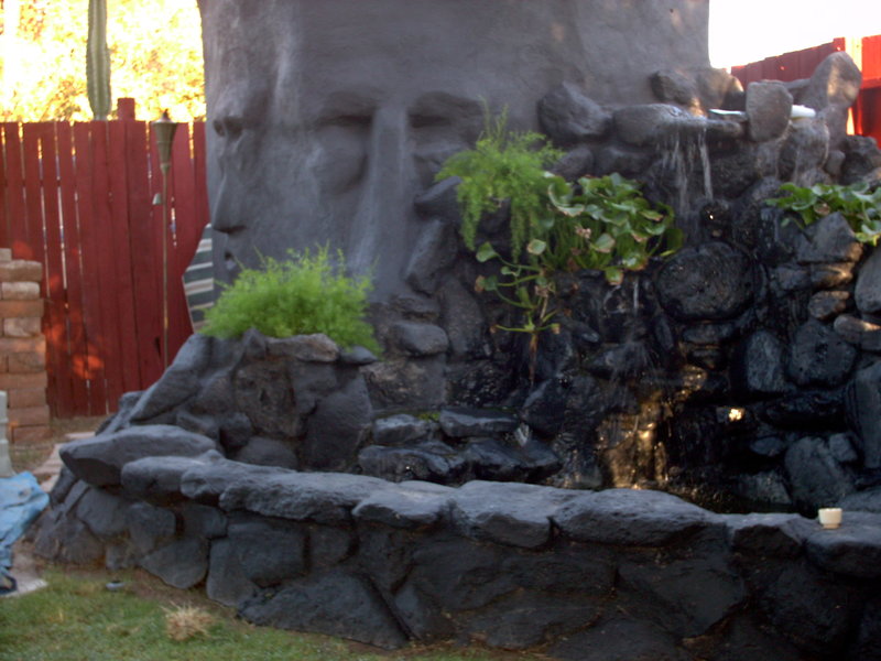 rsz_tiki_faces_on_fountain resized.jpg