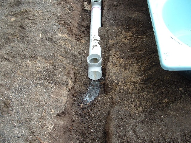 Aquaponic bathtub plumbing july 2007 005.jpg