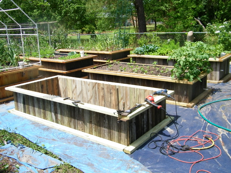 6th bed frame - 5-21-2013.jpg