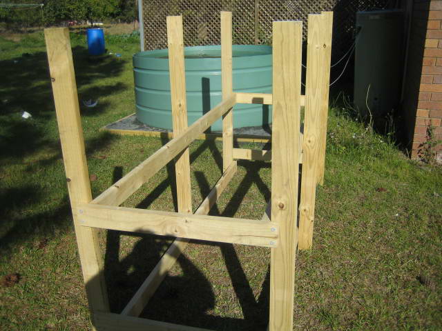 2006-09-03 drum grow bed stand 003.jpg