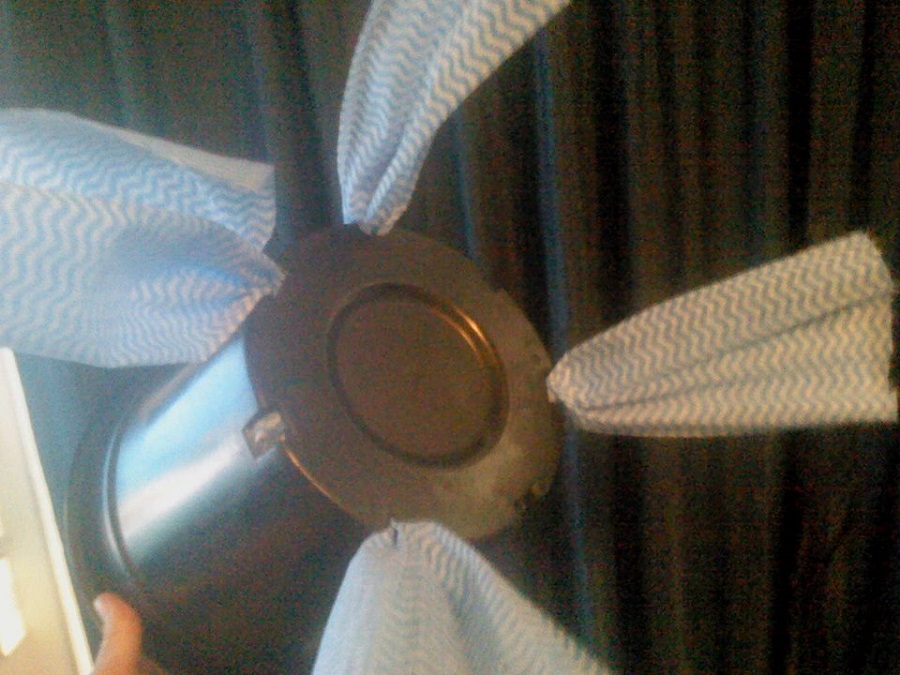 self watering pot under.jpg