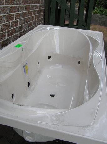 bathtub1.jpg
