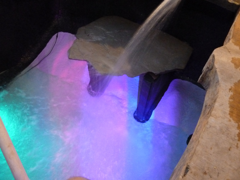 400-gallons-color-changing-on-one-side-cant-get-it-to-switch-to-one-color.JPG