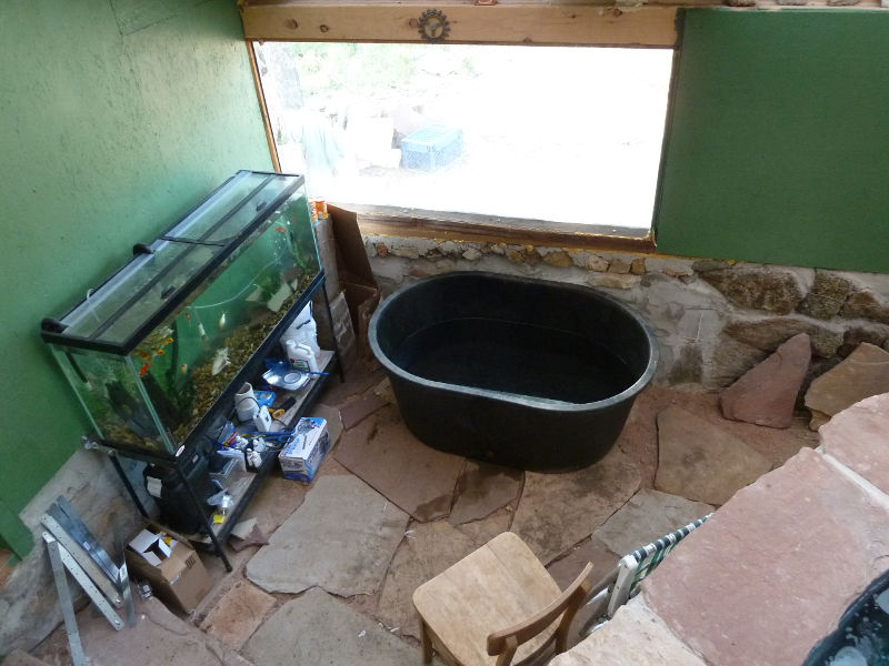 Setup-110-gal-tank-for-fish-holding-while-drilling-hole-in-glass.JPG
