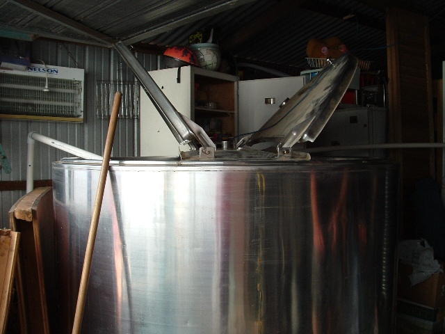 milkvat plumbing and broodfish 014.jpg