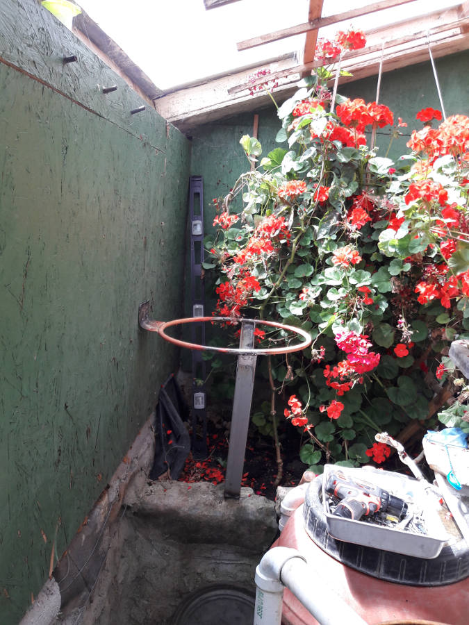 April-26-2018-Aquaponics-Filter-stand-tweaking-for-fit.jpg