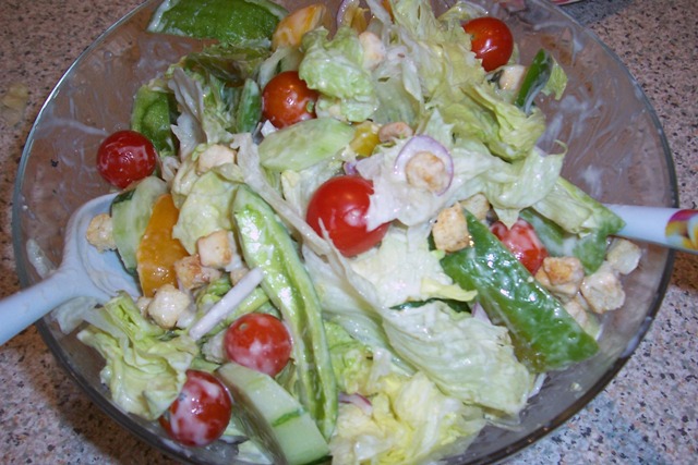 Aquaponic salad 4.2.08.jpg